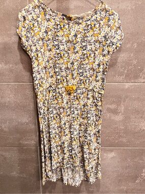 Floral Short-Sleeve Dress in Yellow and Gray